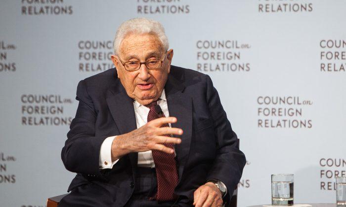 Kissinger Comments on Ukraine on Berlin Wall Fall 25th Anniversary