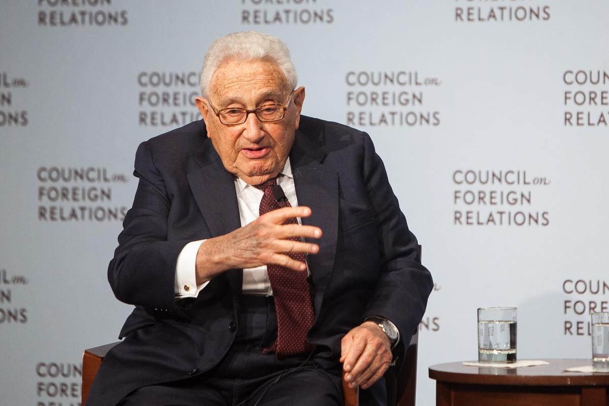 Kissinger Comments on Ukraine on Berlin Wall Fall 25th Anniversary
