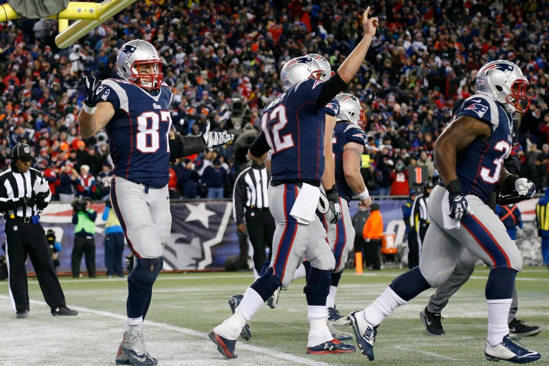 New England Patriots News, Rumors: Darrelle Revis, Tom Brady, Rob Gronkowski, Aaron Hernandez