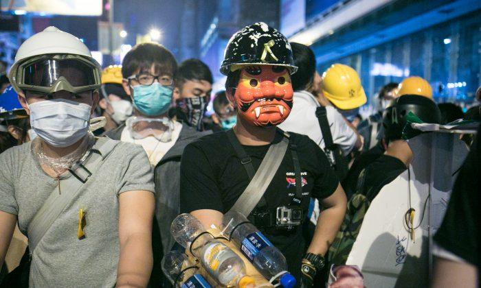 Hong Kong Uncensored: Police and Protesters Clash in Mong Kok