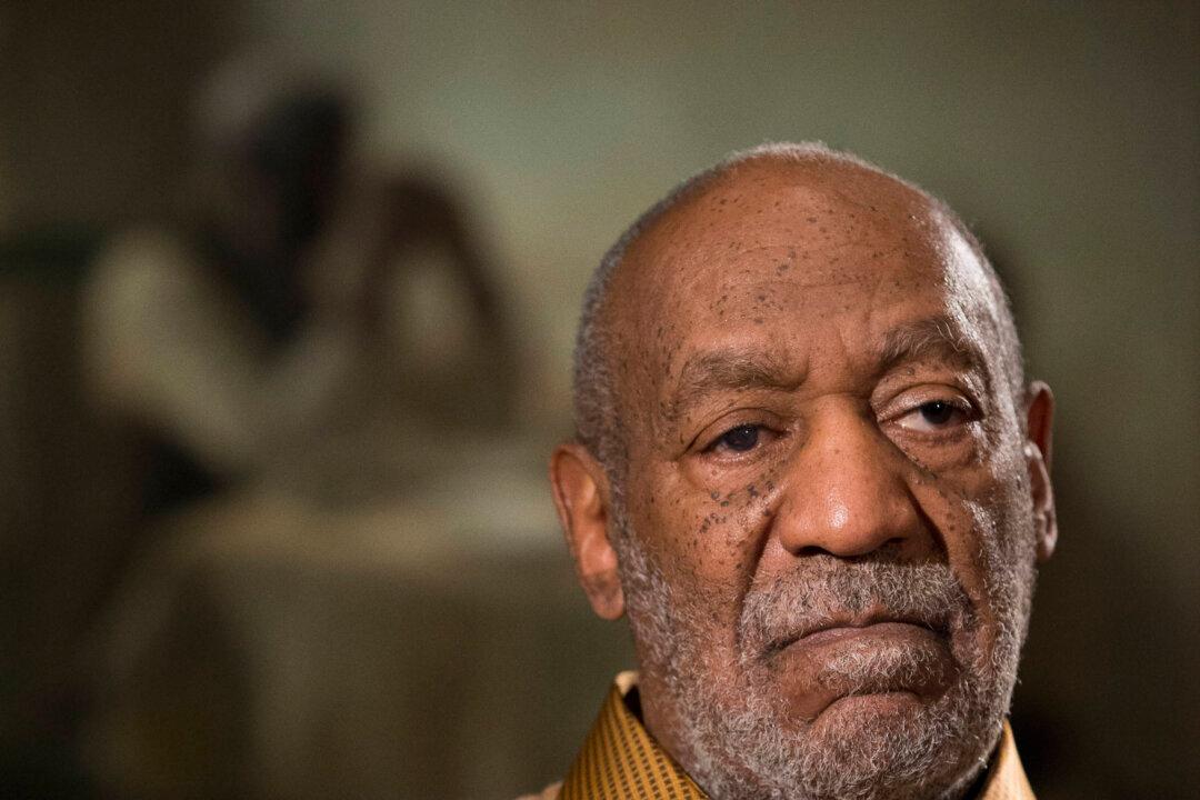 Raven-Symone ‘Files Molestation Charges Against Bill Cosby’ Report is Totally Fake; Media Fooled