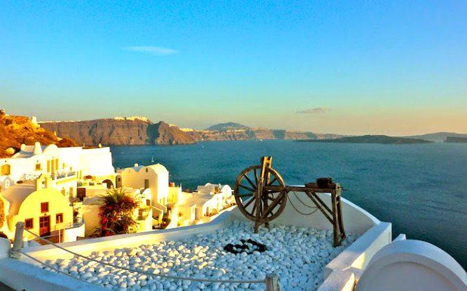 Unique Luxury Getaways in Santorini 