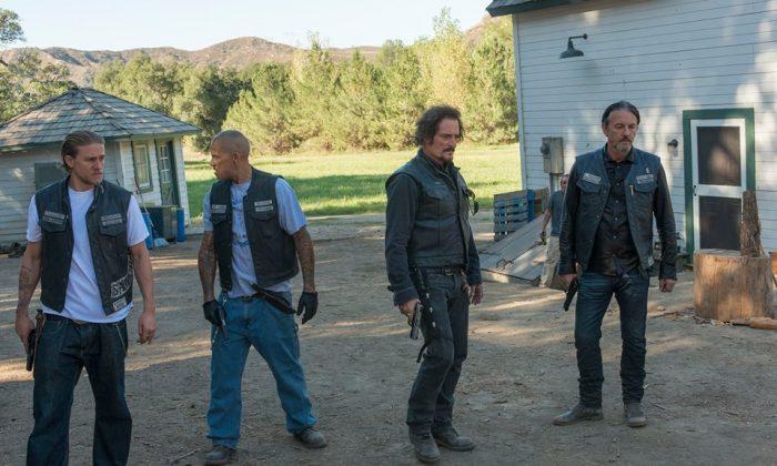 Sons of Anarchy Movie Hoax: Kurt Sutter Announces Charlie Hunnam, Brad Pitt Film Article is Totally Fake