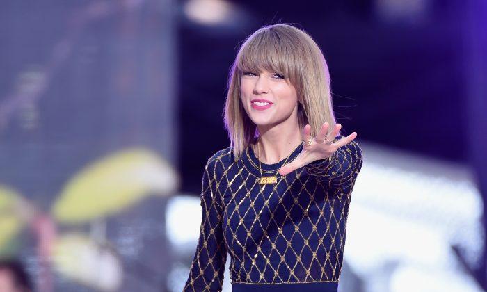 Taylor Swift and Harry Styles ‘Secretly Dating,’ Report Says; Source Denies It