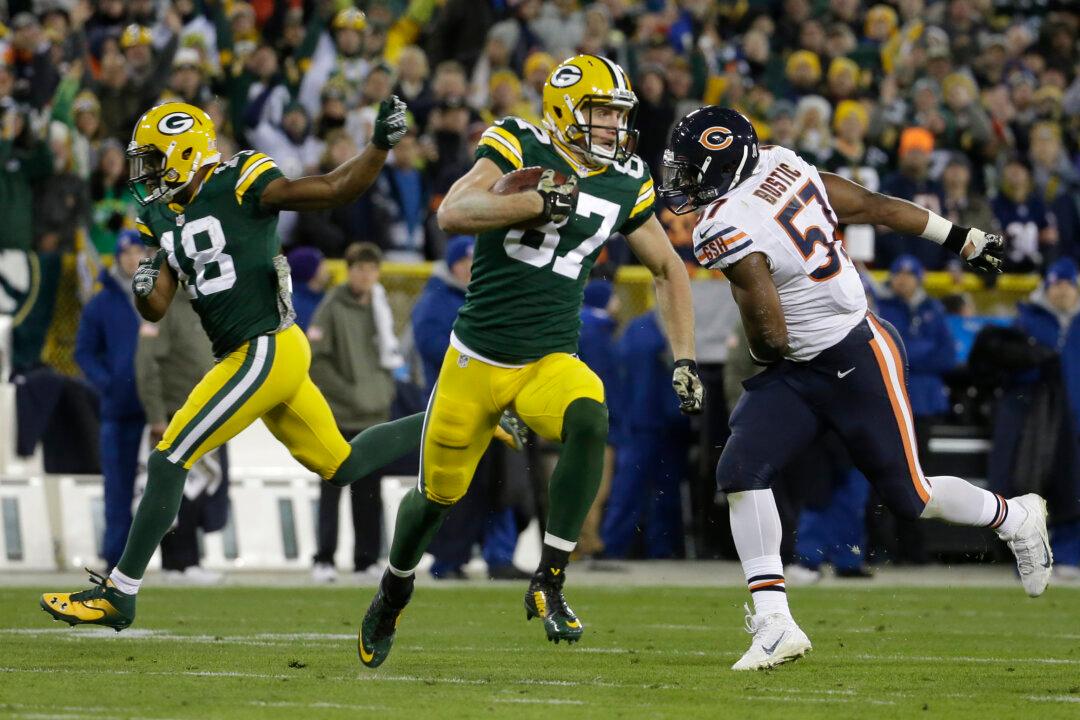 Battery Powered Gloves Hoax: Green Bay Packers Receivers Randall Cobb, Jordy Nelson Get Lifetime Ban Article Totally Fake