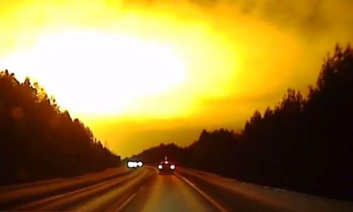 UFO? Meteor Fireball? Huge Explosion Captured on Video Over Russia’s Sverdlovsk Oblast