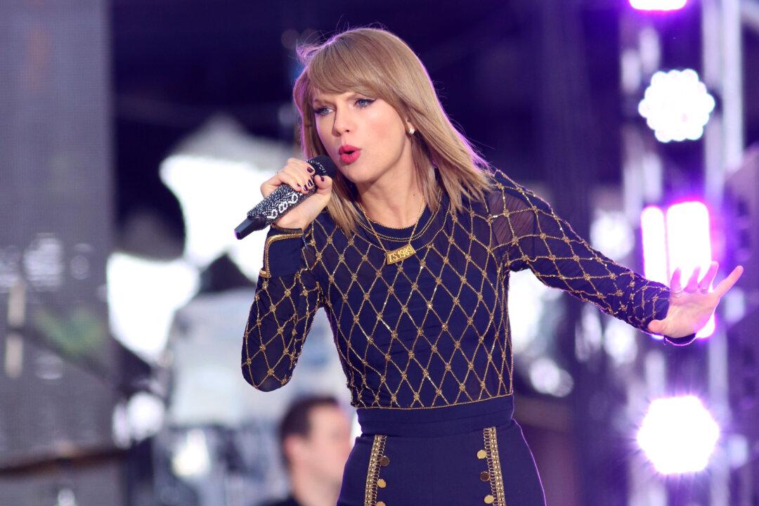 Taylor Swift Addresses Belly Button Rumors, Says It Might be Pierced