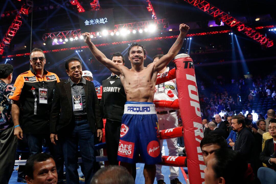 Manny Pacquiao and Floyd Mayweather Courtside at Miami Heat Game