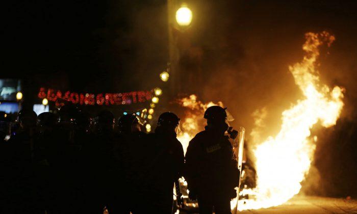 Ferguson Riot: Little Ceasar’s Fire, MetroPCS Fire, I-44 / Interstate-44 Shut Down, Shootings (Pictures)