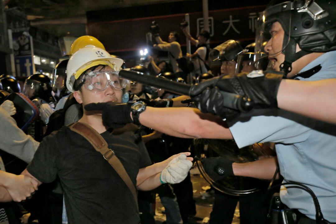 Hong Kong Police Arrest 116 at Occupy Central Protest Site