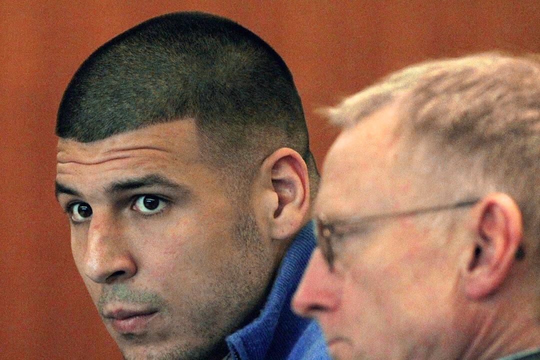Aaron Hernandez Not Guilty? Nope, ‘Will Return To The New England Patriots For 2015 Season’ is Fake; Not Innocent