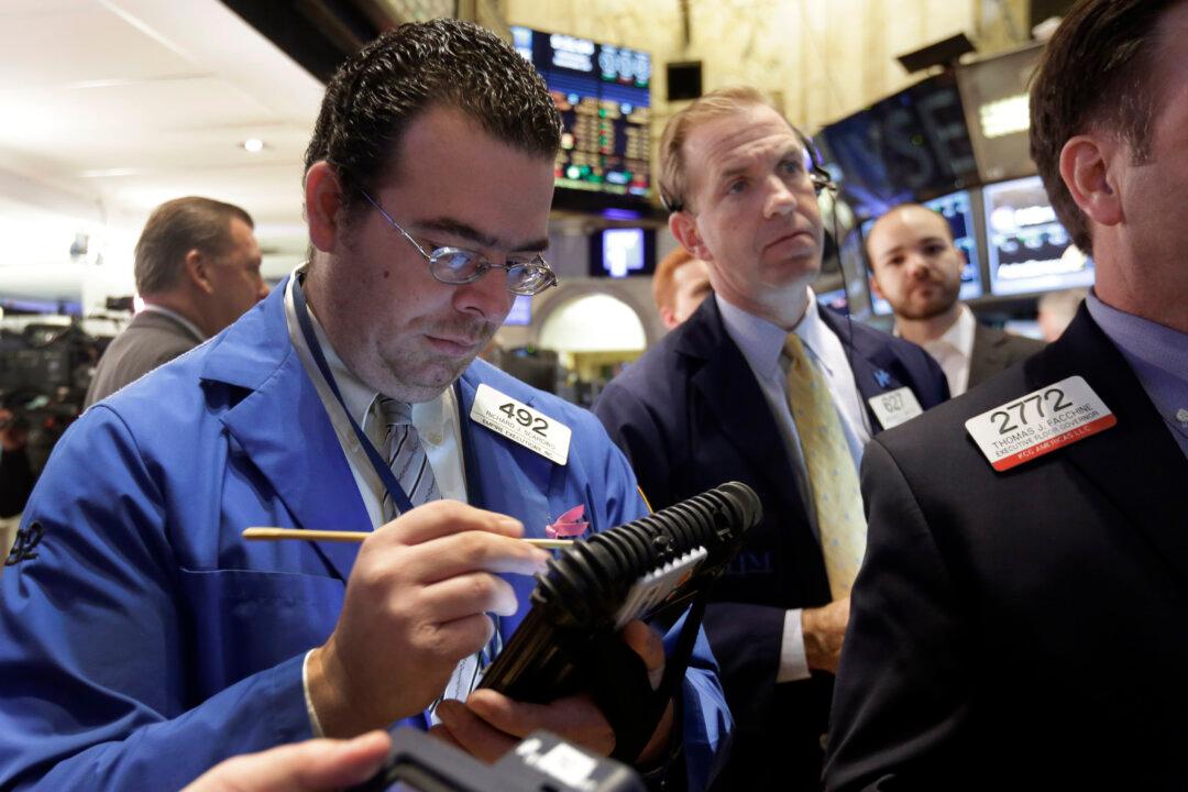 Wall Street Stock Indexes Stay Near Record Highs