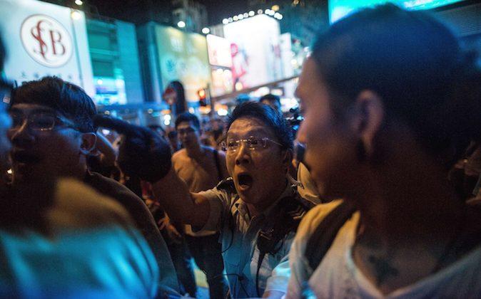 China Uncensored: Amazing Black Friday Sales in Mong Kok, Hong Kong