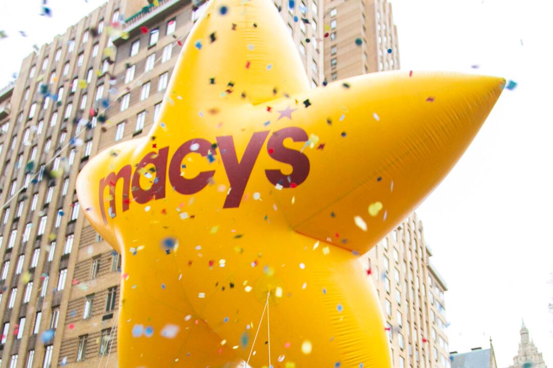 Macy’s Black Friday 2014 A Draw for Students in NYC