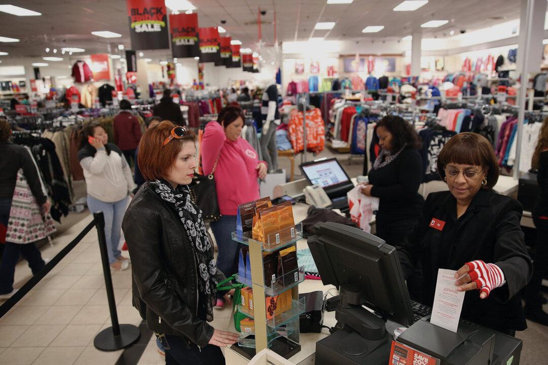 NYC Black Friday 2014: Worth Crossing the Ocean for GAP, Footlocker, ALDO, and Victoria’s Secret