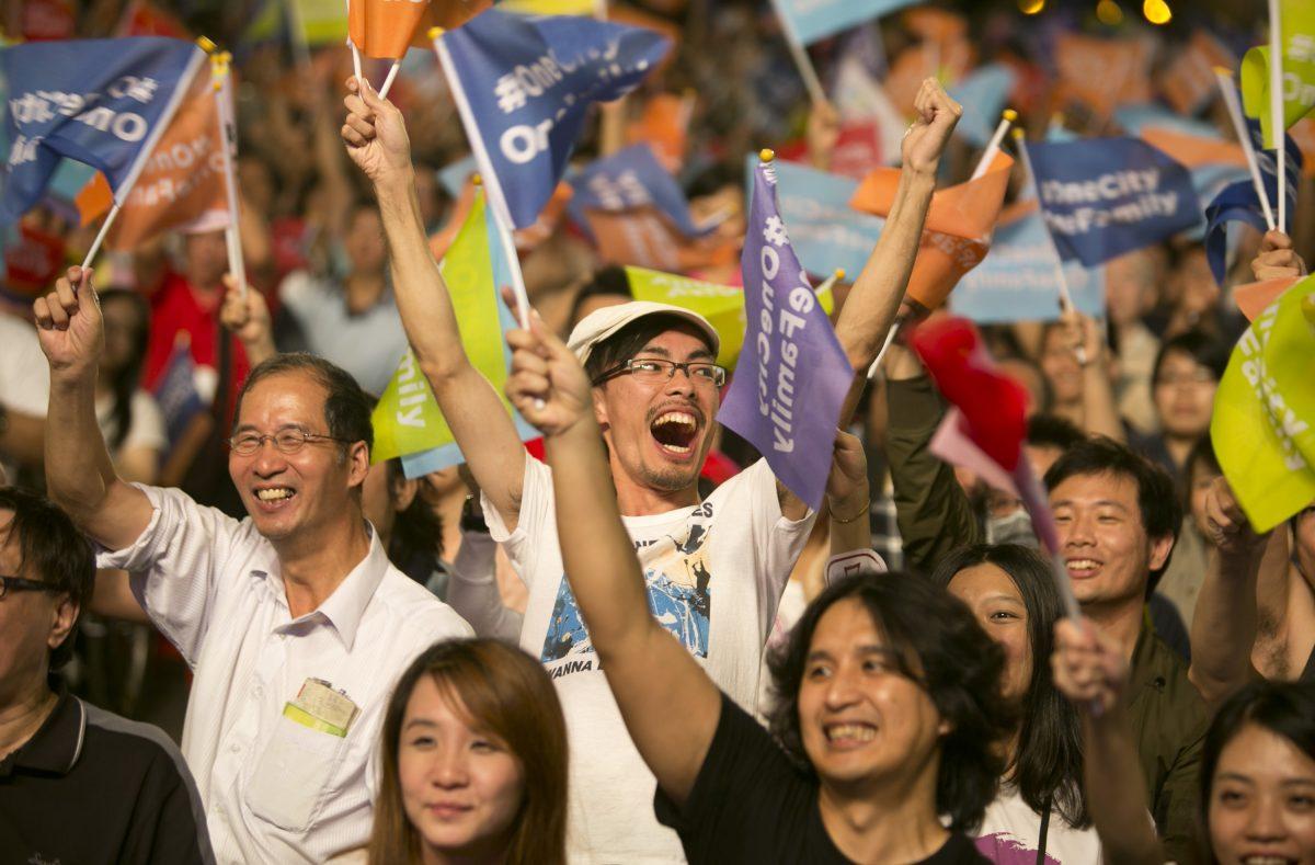 Supporters of Ko Wen-je celebrate after Mr. Ko's victory in the Taipei mayoral elections on Nov. 29, 2014. Millions of voters went to the polls for the island's largest-ever local elections. (Ashley Pon/Getty Images)