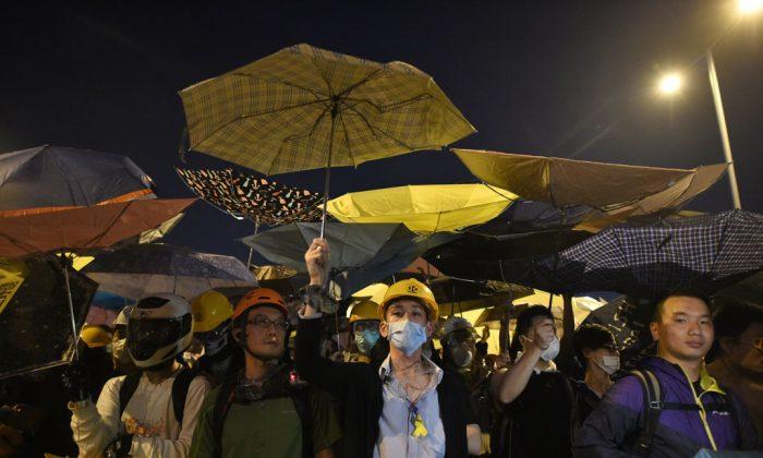 Battle Over Road Ends in Arrests, Clearance in Hong Kong