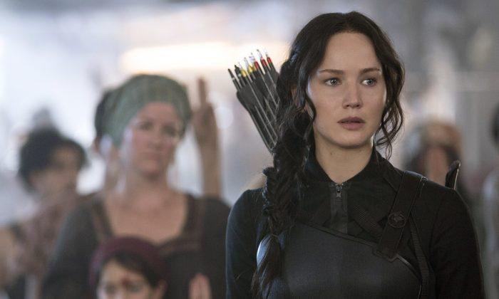 ‘Hunger Games: Mockingjay’ Tops ‘Penguins,’ ‘Horrible Bosses’