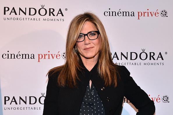 Jennifer Aniston Wearing Glasses in Public to Get Oscar to Show up Brad Pitt, Report Claims