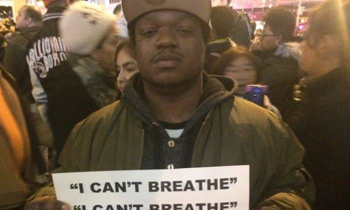 Eric Garner Decision Leads Hundreds to Protest at Rockefeller Center