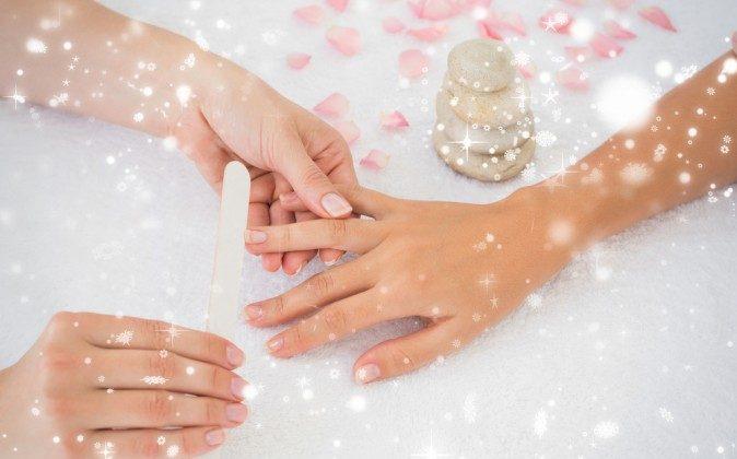 9 Tips to Keep Your Nails Healthy This Holiday Season