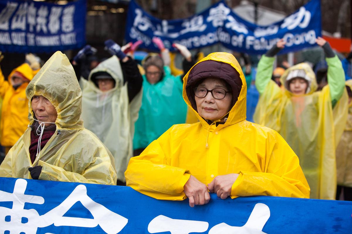 New York Falun Gong Practitioners Appeal Outside UN on Human Rights Day
