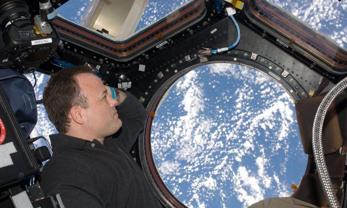 Astronaut Talks Profound ‘Orbital Perspective’