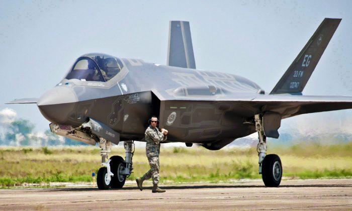 New Cold War? F-35 Lightning II Would Lose to J-31 Fighter Jet, Official Claims