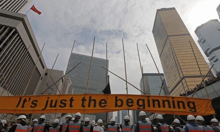 Hong Kong Police Dismantle Main Camp, Arrest Protesters, Lawmakers (+Photo Gallery) 