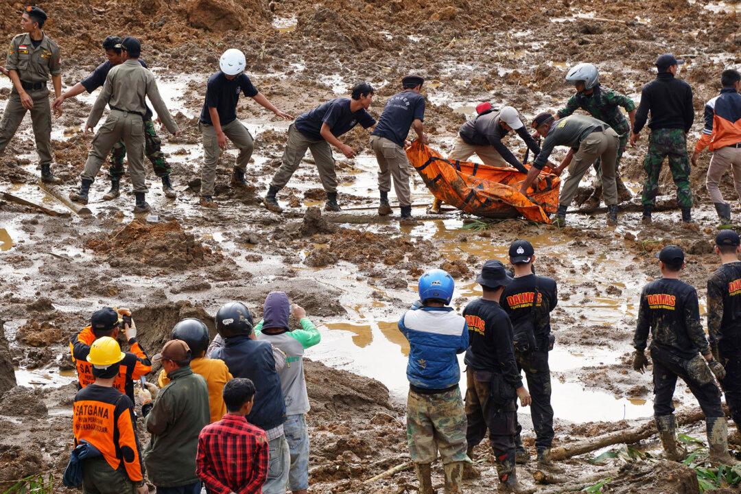 Indonesia Landslide Kills 20, Leaves 88 Missing