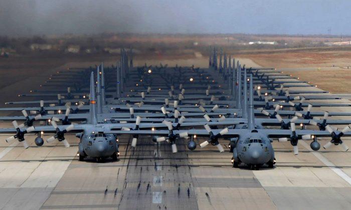 C-130 Hercules: 24 Planes Do ‘Elephant Walk’ in Texas