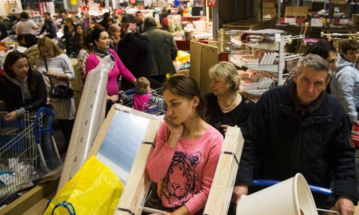 Russians Rush to Shop Before Falling Ruble Raises Prices