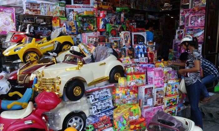 French Customs Seizes Dangerous Christmas Toys From China