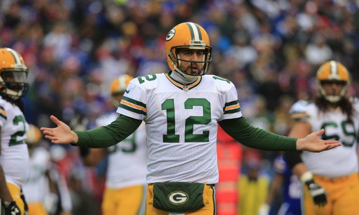 Aaron Rodgers Injured: Matt Flynn Backup for Packers; Rodgers Carted Off with Leg Injury (Video)