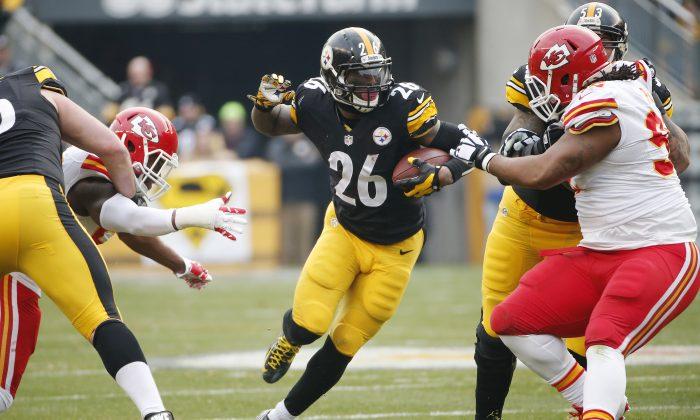 Le'Veon Bell Injured: Steelers RB Hurts, Hyper-Extends Knee Against Bengals (Video)