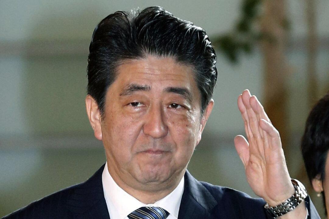 Japanese Leader Abe Voices ‘Profound Grief’ for WWII Dead