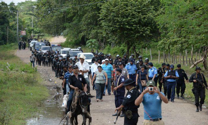 Nicaragua Moves to Break Highway Blockade