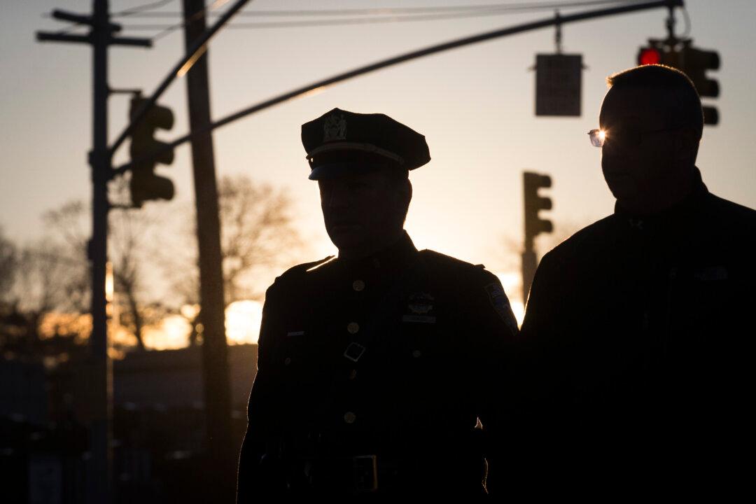Officers Shot at in Los Angeles and Florida Over the Weekend: Reports