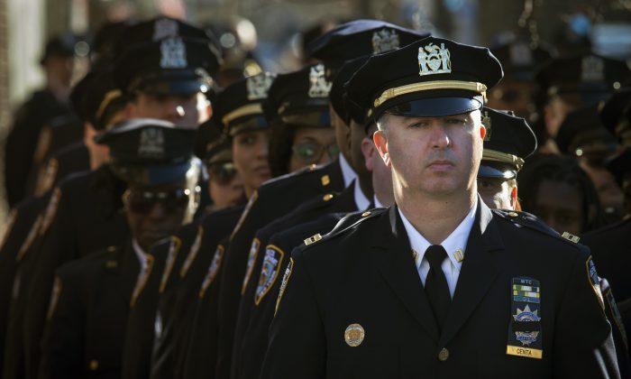 Thousands Attend 8-hour Wake for Slain NYC Officer (+Photos, Video)