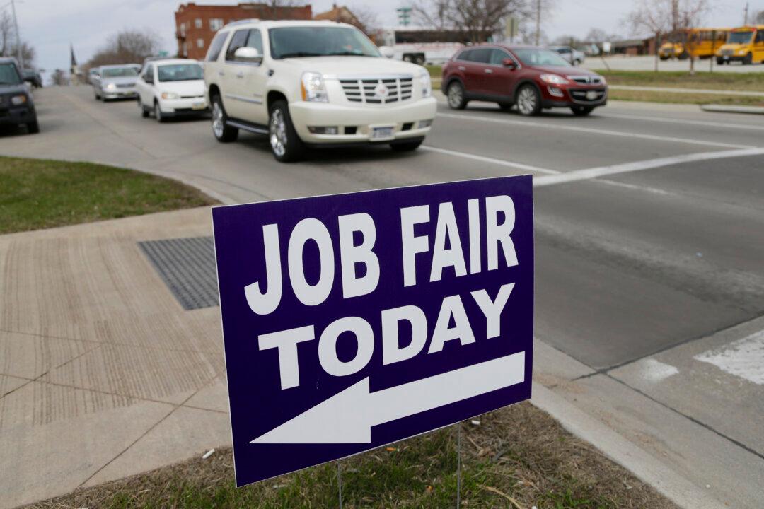 Why US Inflation Stays Ultra-Low While Job Growth Is Surging