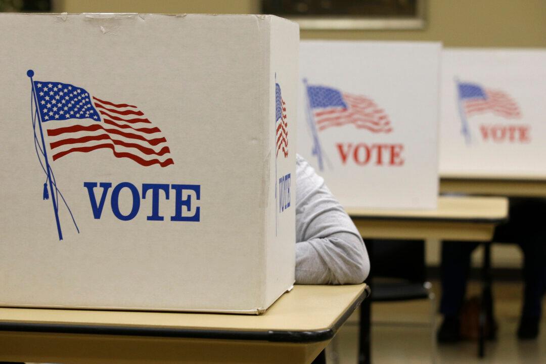 Police: Live Pipe Bomb Found at Polling Place in Iowa