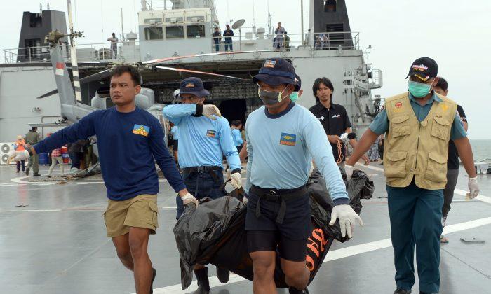 4 Large Objects Detected in AirAsia Wreckage Hunt