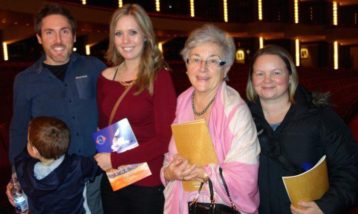 Shen Yun Gives Business Owners Learning Experience About Chinese Traditional Culture