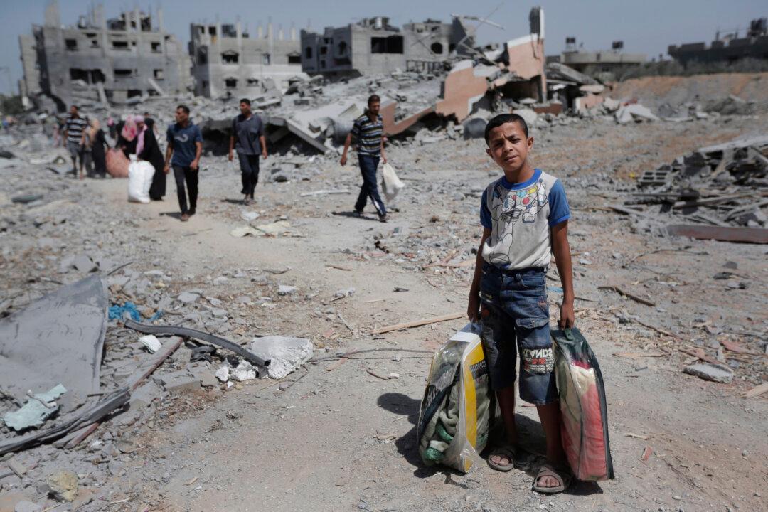 Official: Blast From Gaza War Ordnance Kills 4, Wounds 13