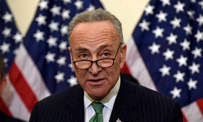 Schumer Wants Airline, Airport Workers Screened for Guns
