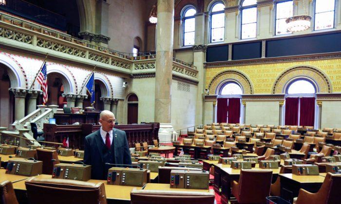 NY Legislature Begins 2015 Session, Waits for Cuomo's Return