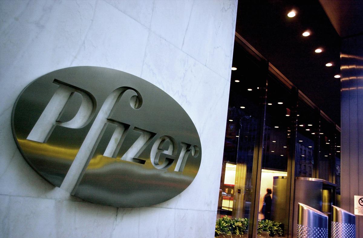 Pfizer’s New Type of Cancer Drug May Get OK Early, Say Analysts