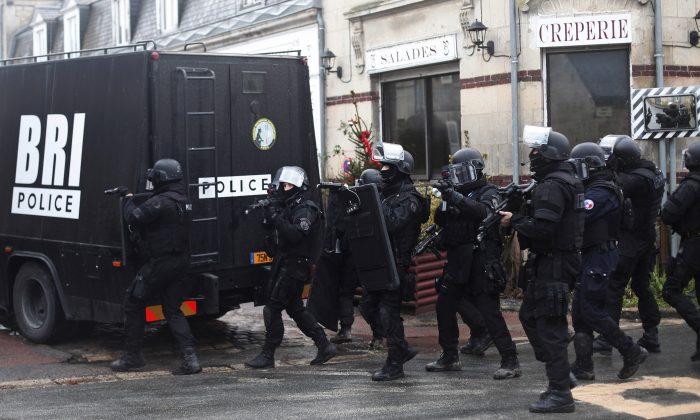 French Police Detain 9 in Massive Hunt for 2 Suspects of Charlie Hebdo Attack
