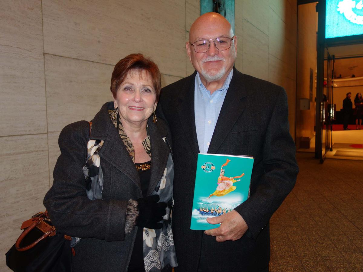 Choral Director: Shen Yun ‘A Unique Sound’ (+Video)