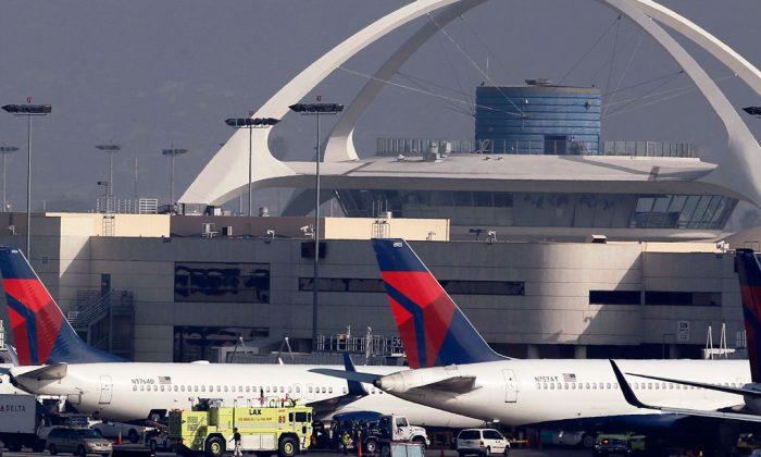 Delta Flight Returns to Los Angeles After Emergency